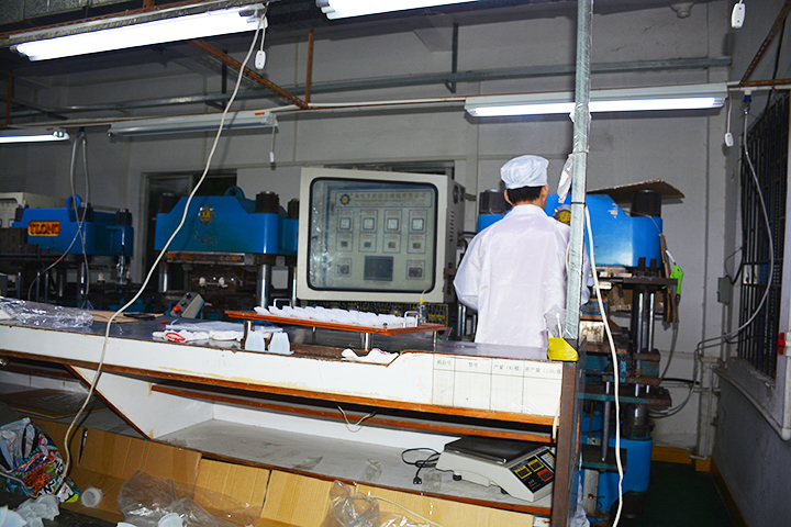 硅胶制品的生产工艺流程是怎样的,硅胶制品是怎么生产出来的