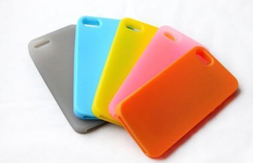 彩色硅胶手机套的样式多种多样,造型也是千奇百怪